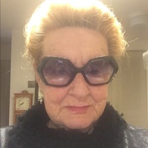 Meet your Posher, Sharon